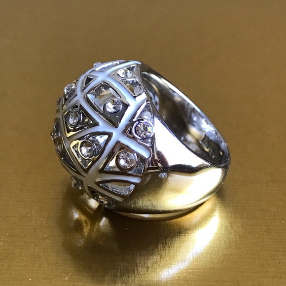 White Web Dome Crystal Silver Ring - Picture 4 of 16